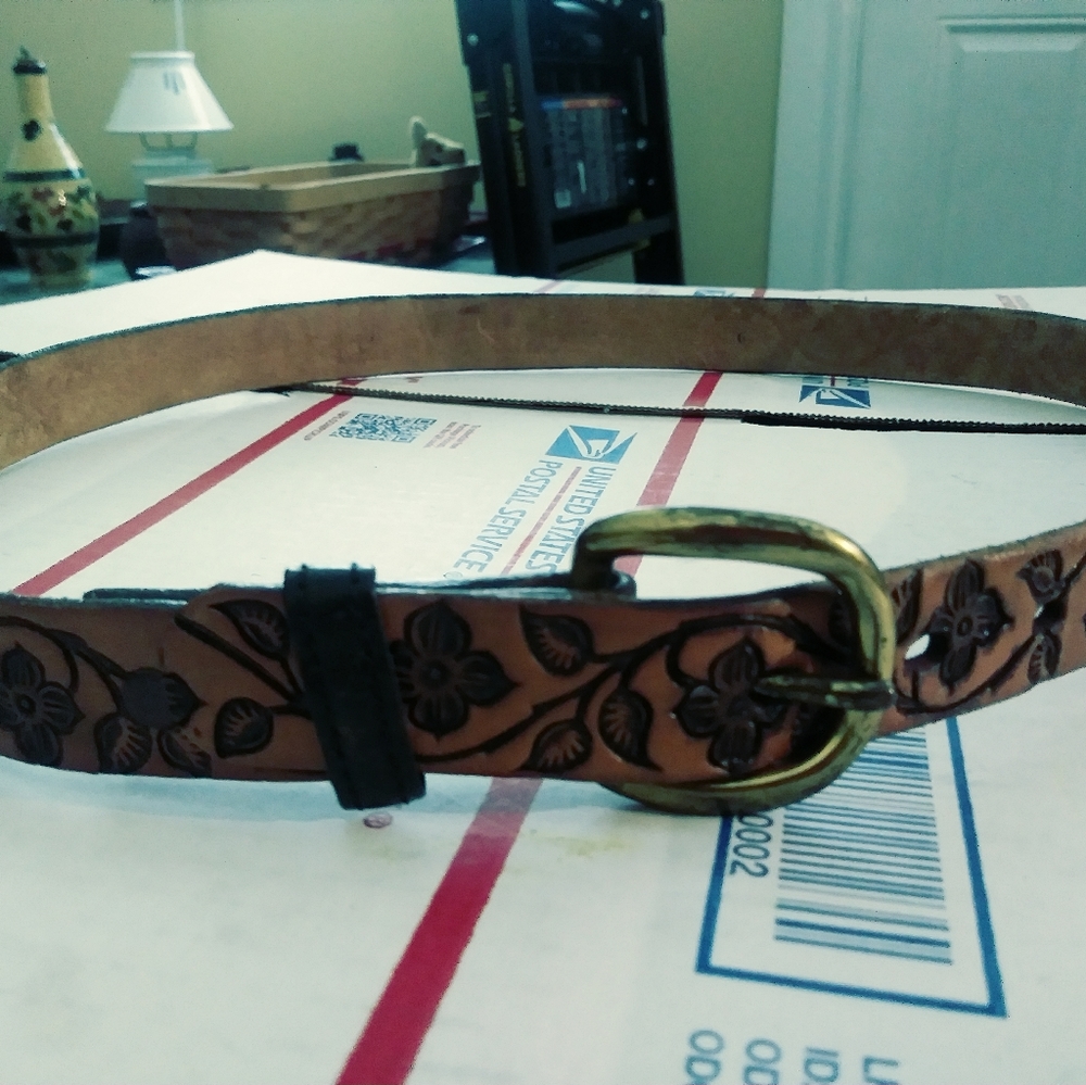 🎠VINTAGE SOUTHWESTERN LEATHER BELT.